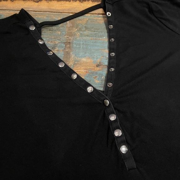 TORRID Super Soft Snap Detail Henley Top EUC - Picture 2 of 11